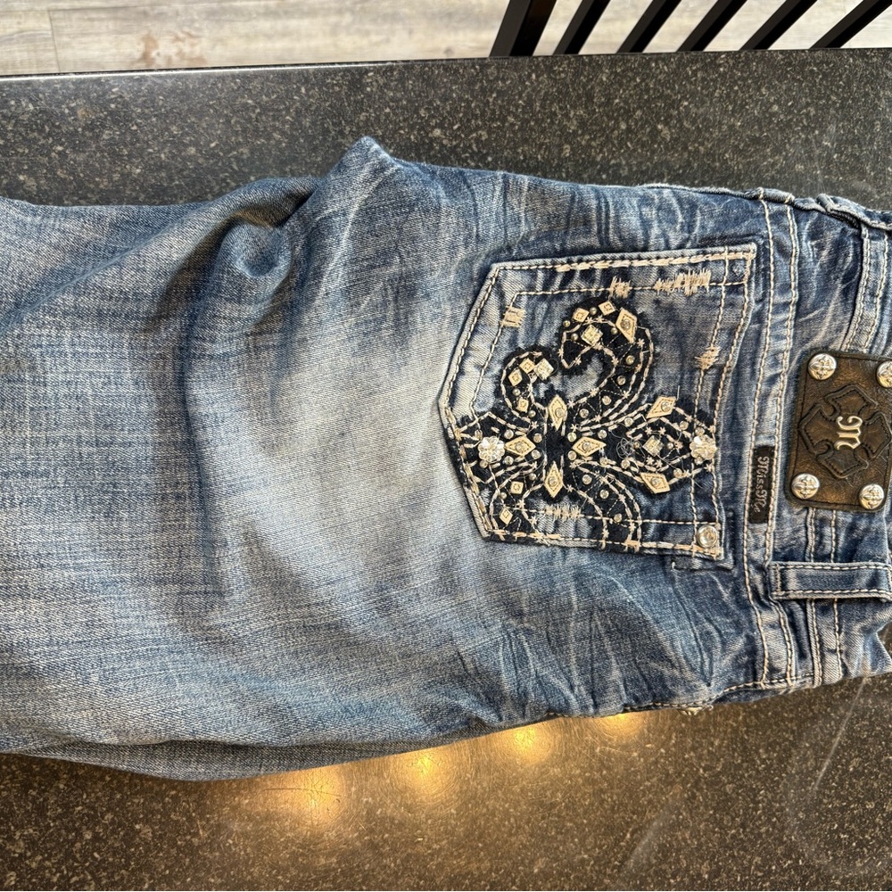 Embellished Blue Jeans with Pocket Design